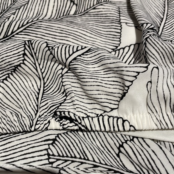 (2/$20) NWT Sienna Sky B+W Camisole L - Picture 7 of 9